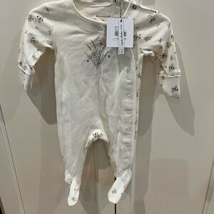 New with tags Blumind Cream bee theme onesie newborn